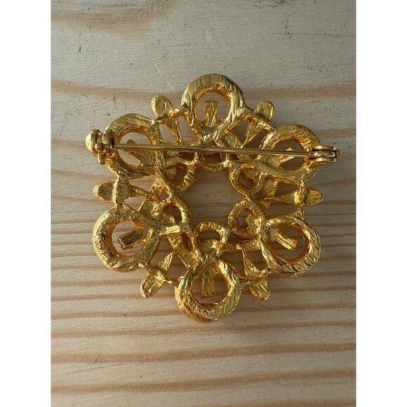 Vintage Design Gold-Tone Filigree Pin Brooch Intricate Design - Picture 4 of 4